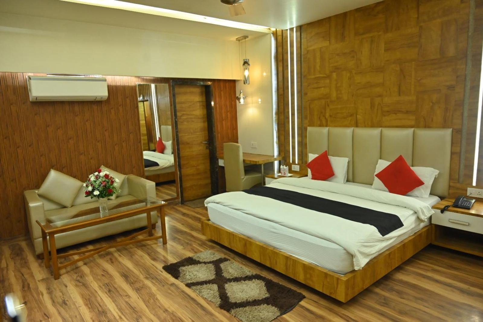 Hotel K D Palace Kanpur Dış mekan fotoğraf