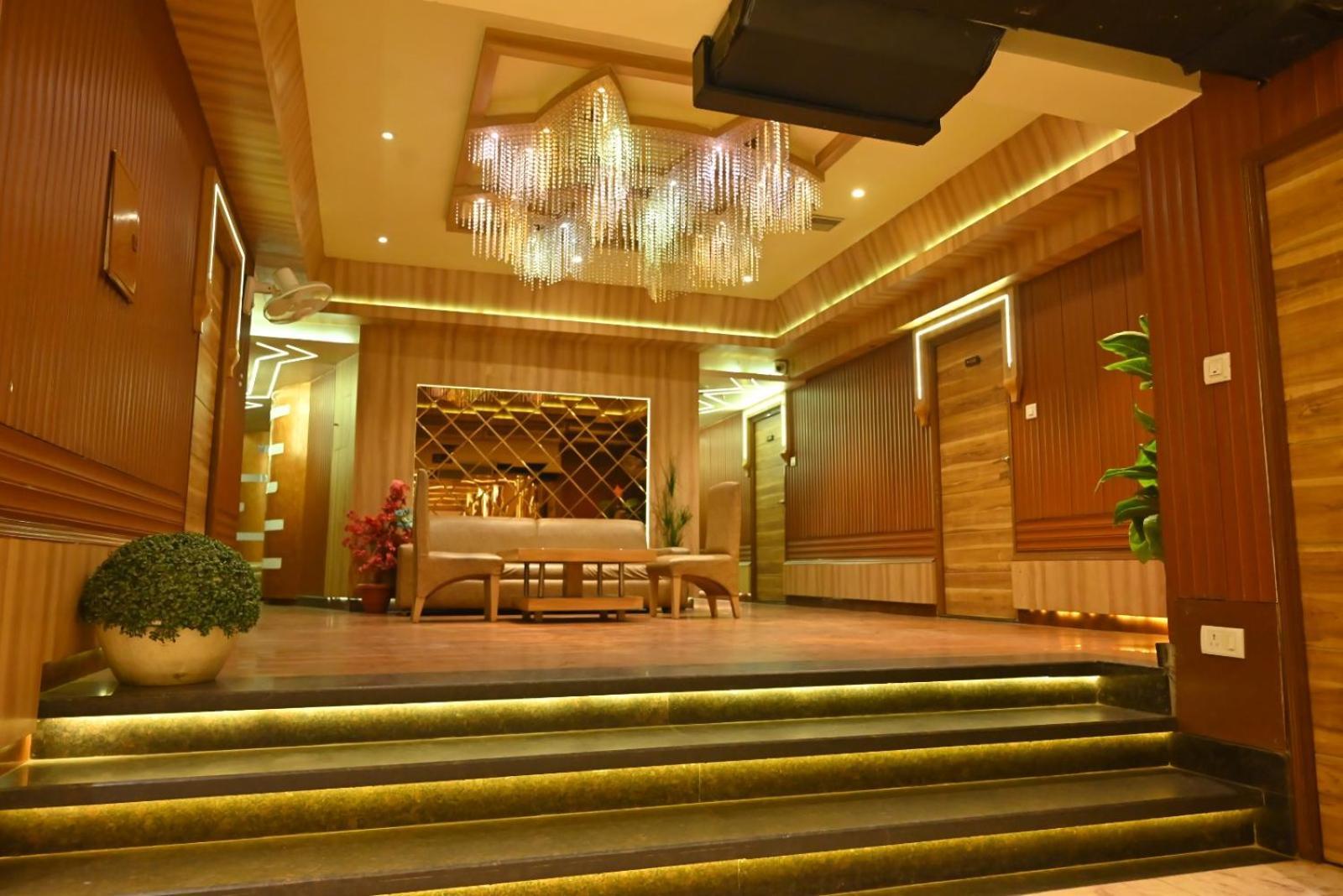 Hotel K D Palace Kanpur Dış mekan fotoğraf